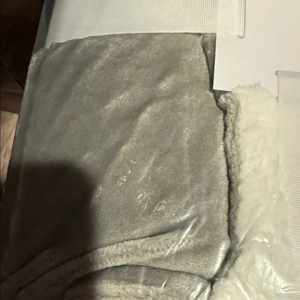 UGG Luxurious Sherpa Throw Blanket - Cream, Gray